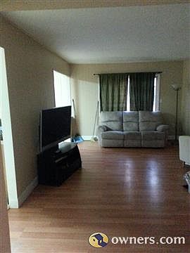3rd image of 15 Glen Oak Dr