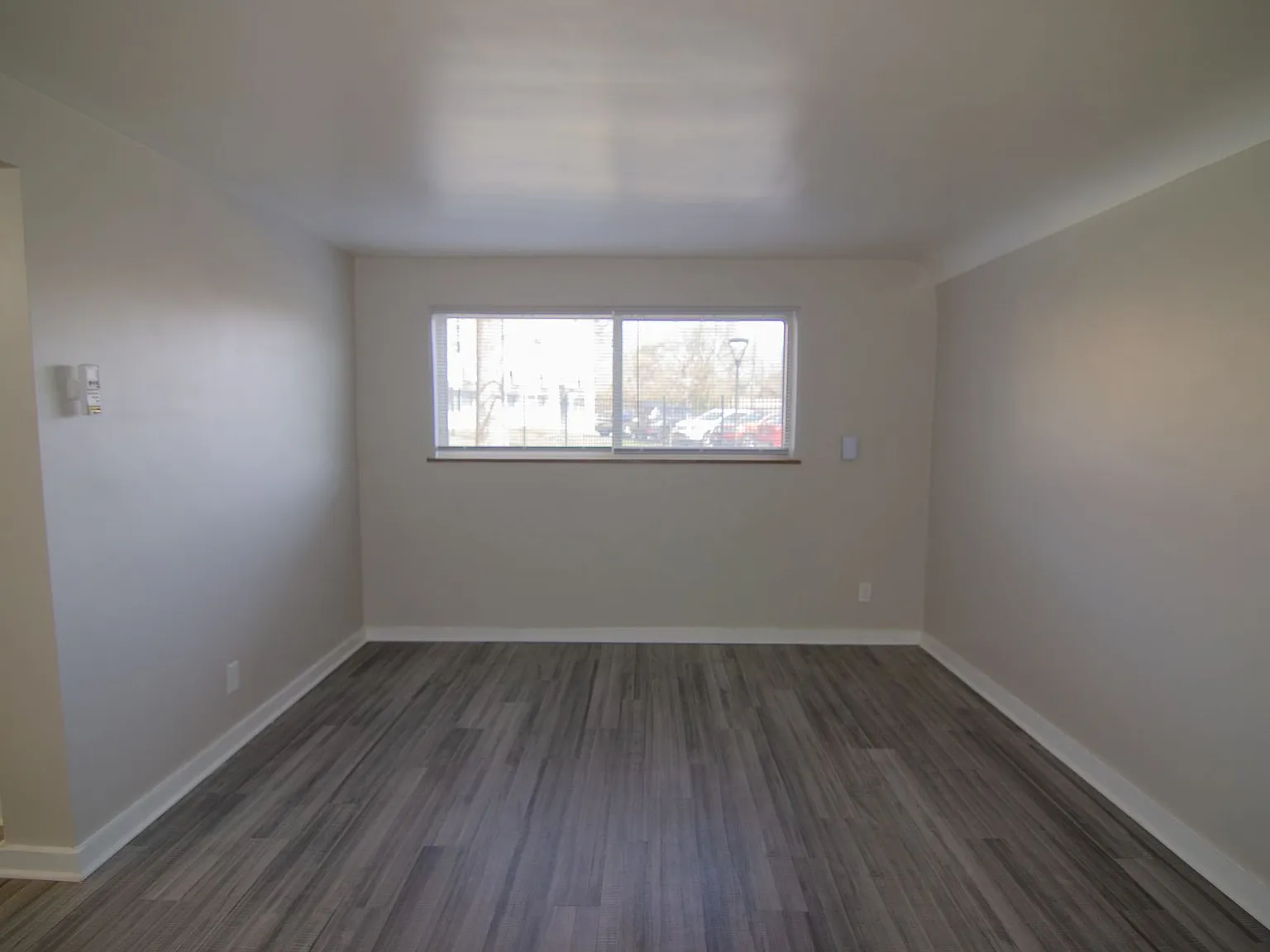 Newly Upgraded Apartments -The Courtyard at Park Hills, Minutes from Downtown — Photo 2