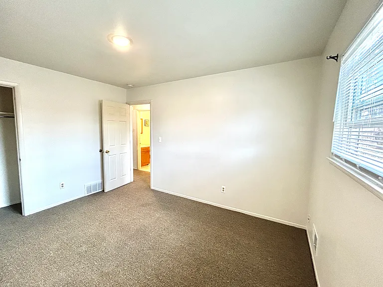 1638 Parkwood Ave — Photo 23