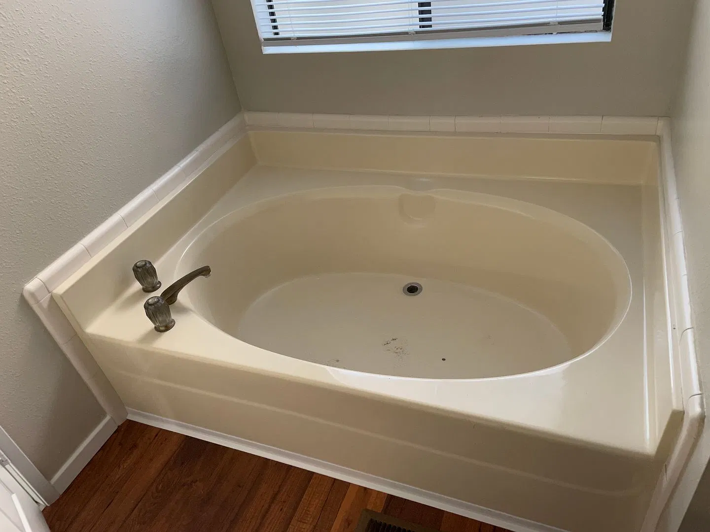 Charming Two Bedroom Home in 55+ Emerald Lake Village! — Photo 3