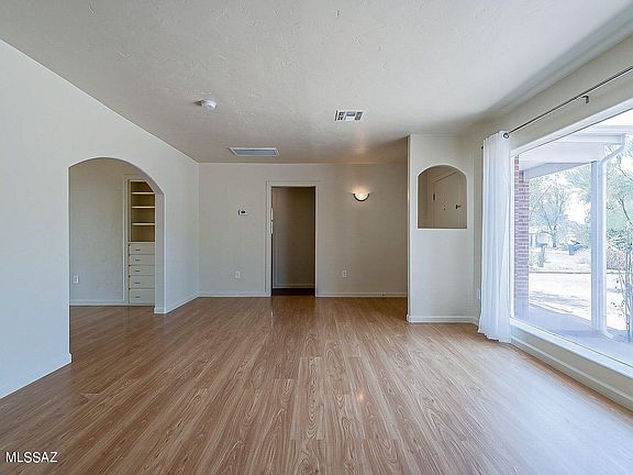 5th image of 2858 E Alta Vista St