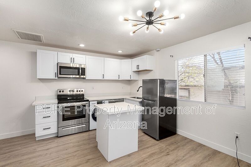 1st image of 1538 W Fillmore St #C