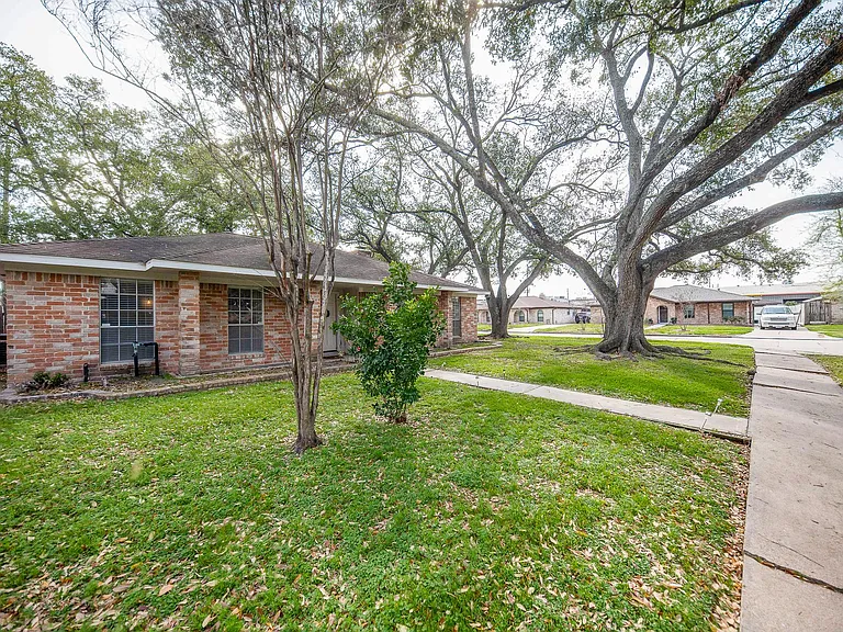 451 Gentilly Dr — Photo 6