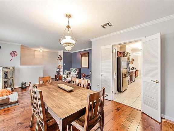 2nd image of 813 Glencove Ln