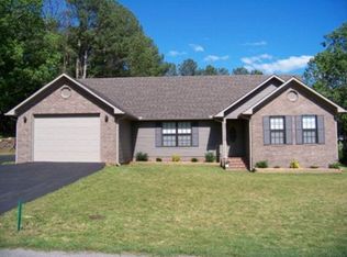 212 Fieldwood Dr, Huntingdon, TN 38344