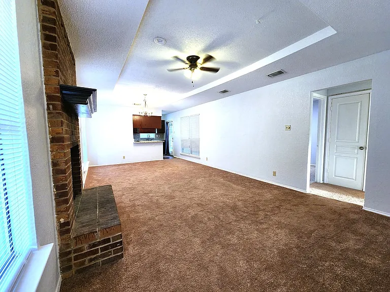 2202 Bolivar St — Photo 7