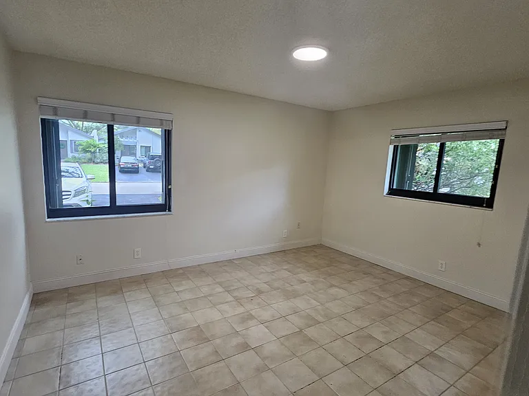 3752 Arelia Dr S — Photo 36