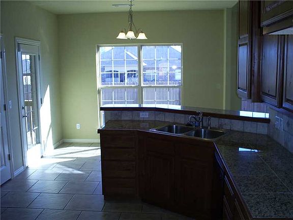 5th image of 614 N Sundance Dr