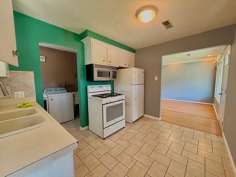 29014 Block St — Photo 9