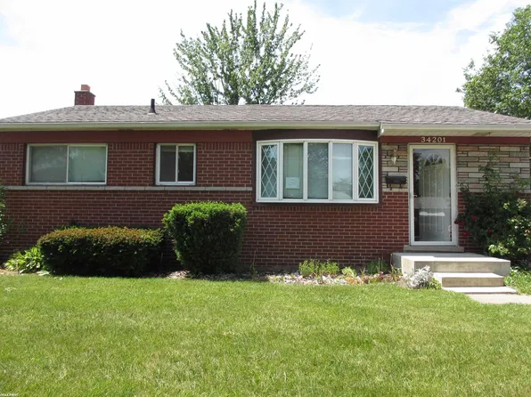 34201 Whittaker St, Clinton Township, MI 48035