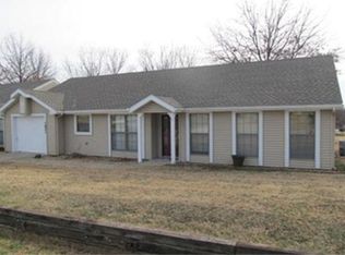 1601 W Maple St, Nevada, MO 64772