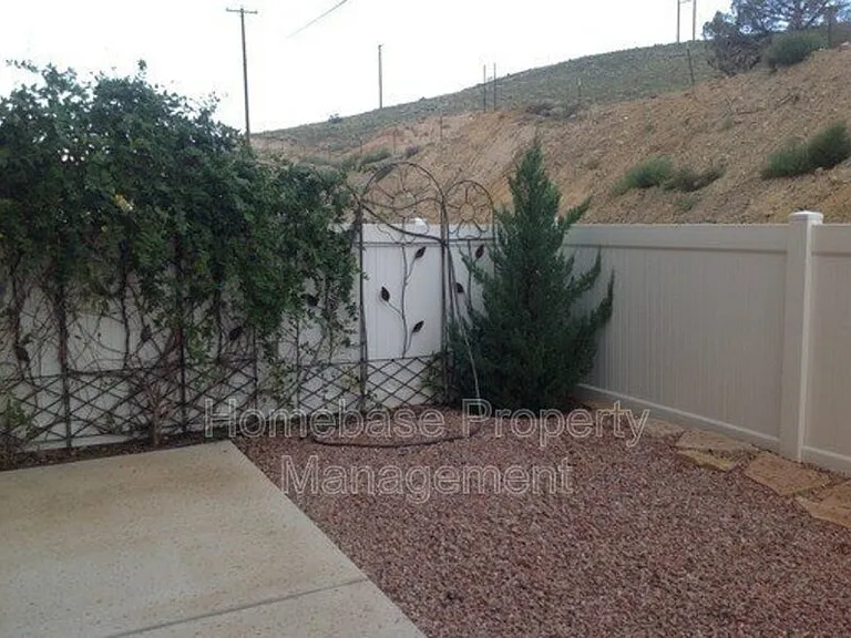 1922 Hollyhock Cir — Photo 9