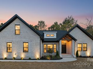 215 Picketts Cir, Indian Trail, NC 28079