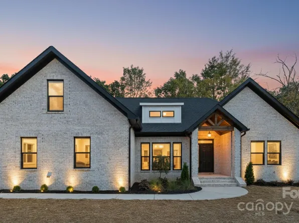 215 Picketts Cir, Indian Trail, NC 28079