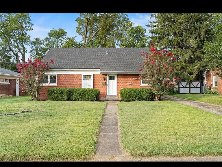 743 Della Dr — Photo 1
