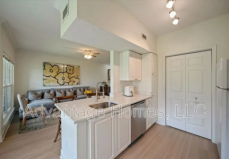 11610 Tomahawk Creek Pkwy #I — Photo 16