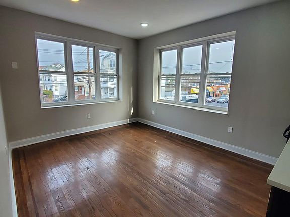 3rd image of 887 18th Ave #102