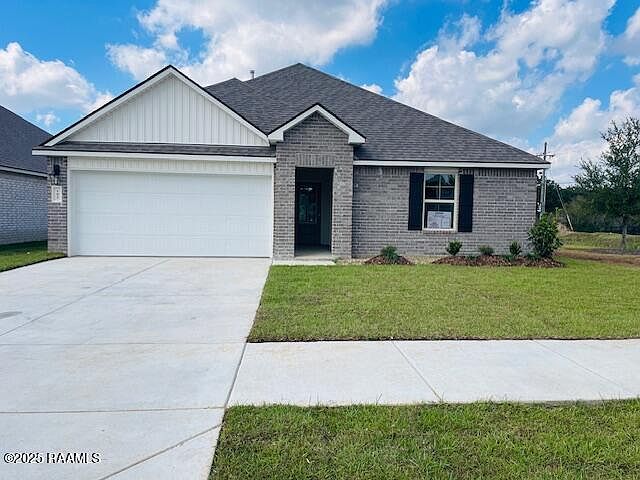 1st image of 102 Broussard Hill Dr