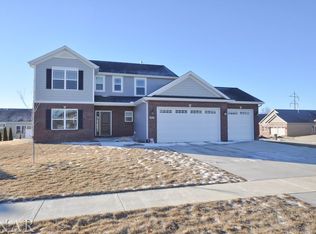 3901 Baywood Rd, Bloomington, IL 61705