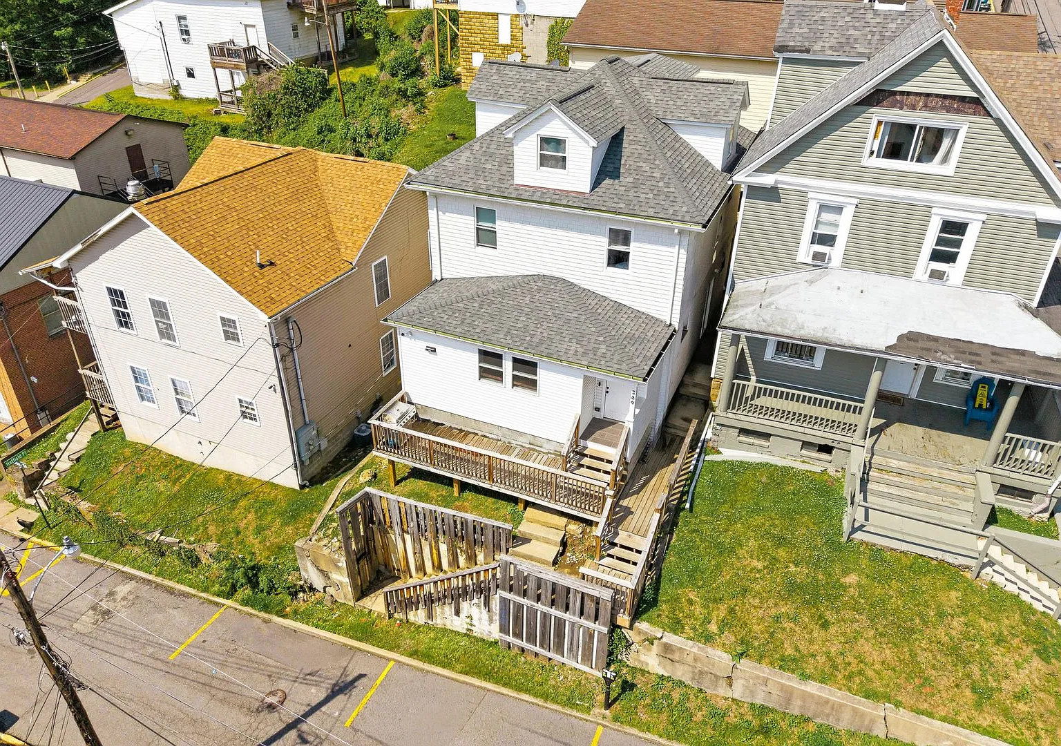 5 Bed/3.5 Bath House Right By WVU Downtown Campus - Available 05/24/2027 — Photo 2