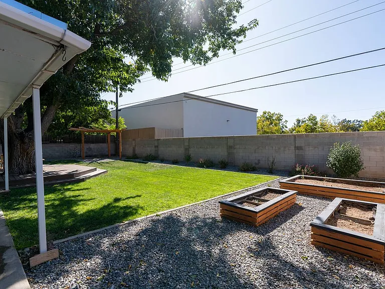 2817 Alcazar St NE — Photo 22