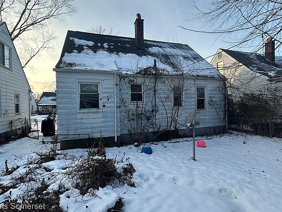 5th image of 8468 Vaughan St