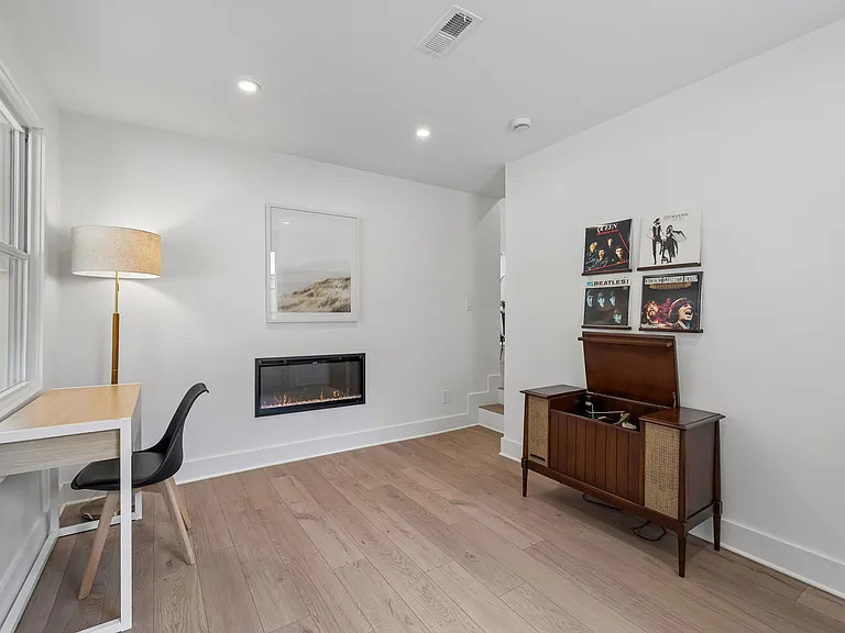 108 Dabney Dr — Photo 16