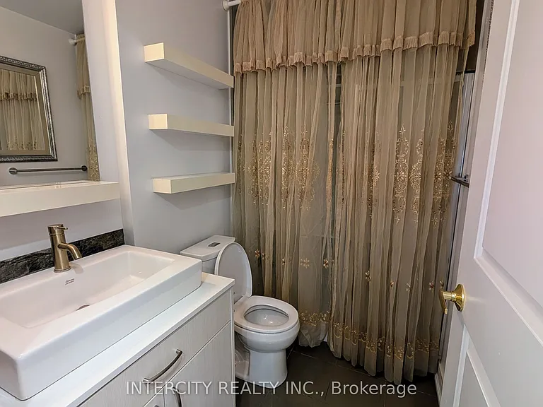 9201 Yonge St #1602 — Photo 14