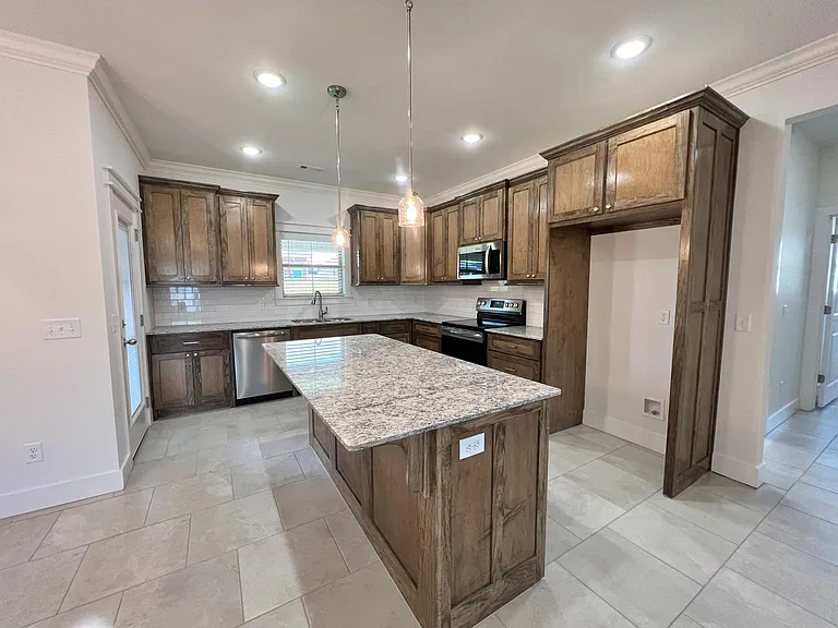 925 Sugar Pine St — Photo 7