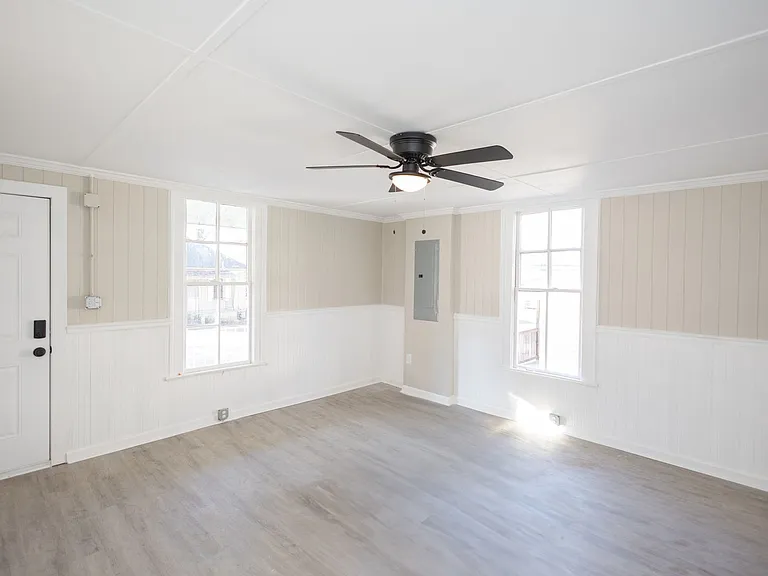 205 W Cherry St — Photo 9