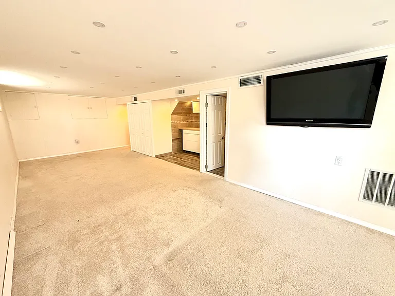 32 Elissa Ln #1 — Photo 8