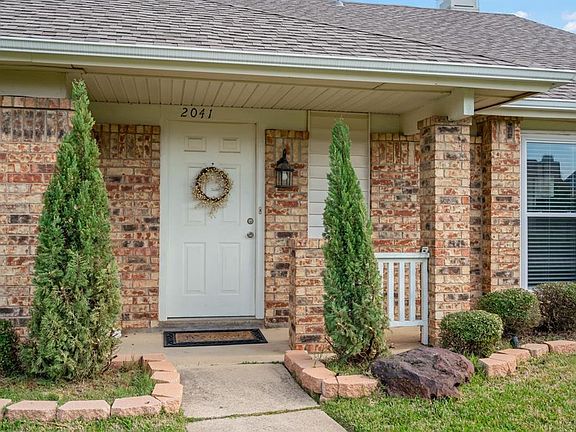 5th image of 2041 Cologne Dr