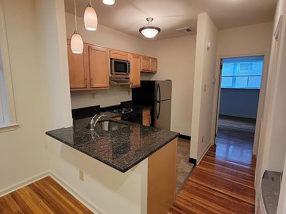 4th image of 1516 Lombard St APT 2B