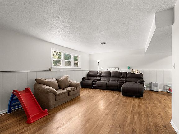 4th image of 1018-1020 N Wade St