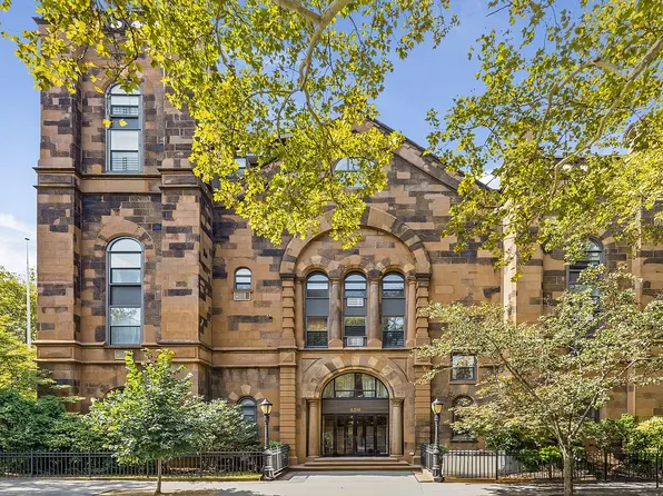 450 Clinton St APT 1A, Brooklyn, NY 11231