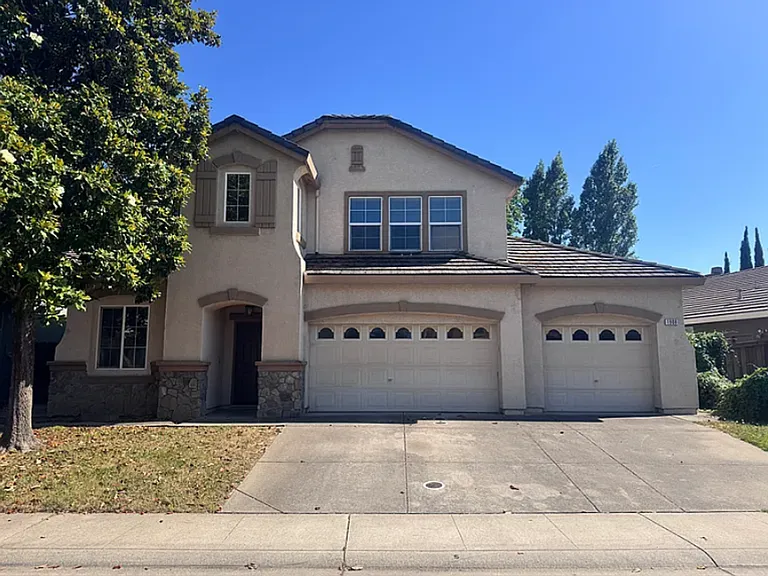 1908 Terracina Cir — Photo 1
