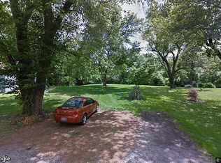 8 Edwards Ln, Belleville, IL 62223