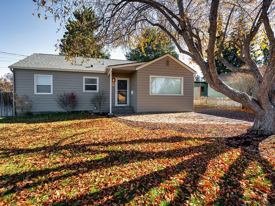 1st image of 554 NW Canyon Dr
