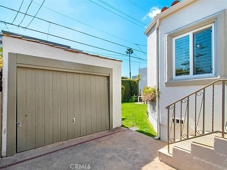 8848 Ashcroft Ave — Photo 33