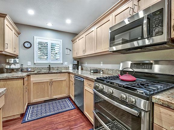 5th image of 1089 Marjorie St