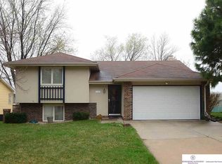 11041 Taylor St, Omaha, NE 68164