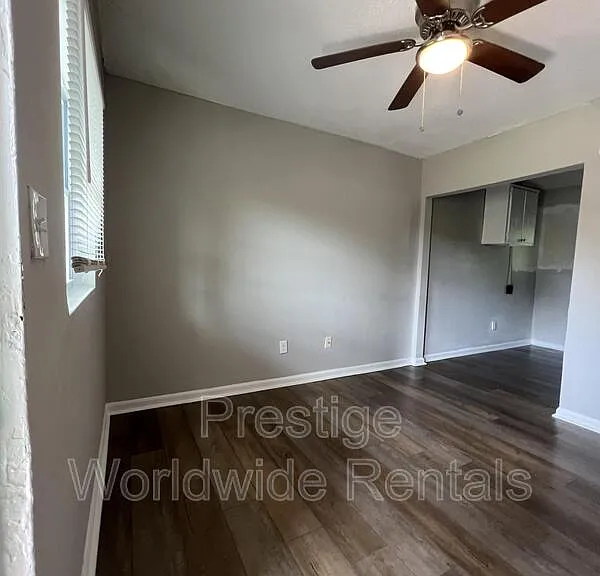 3327 10th St — Photo 3