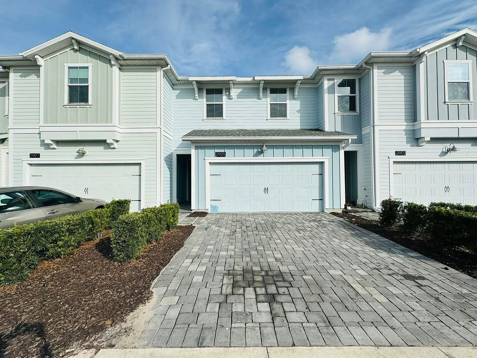3 bed, 2.5 bath, 2112 sqft, $2,350 — Photo 1