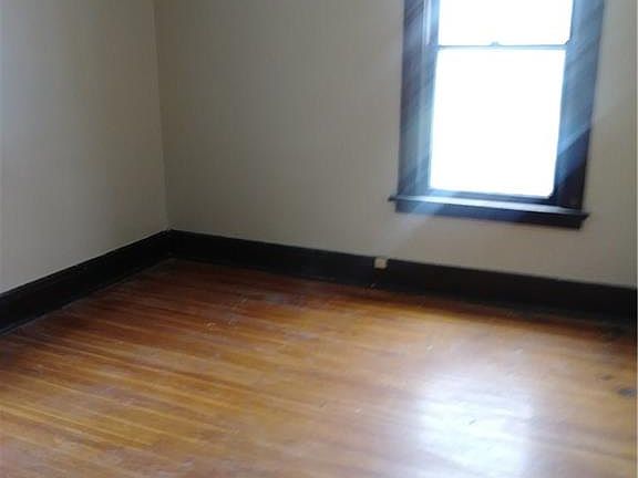 5th image of 327 E Delavan Ave