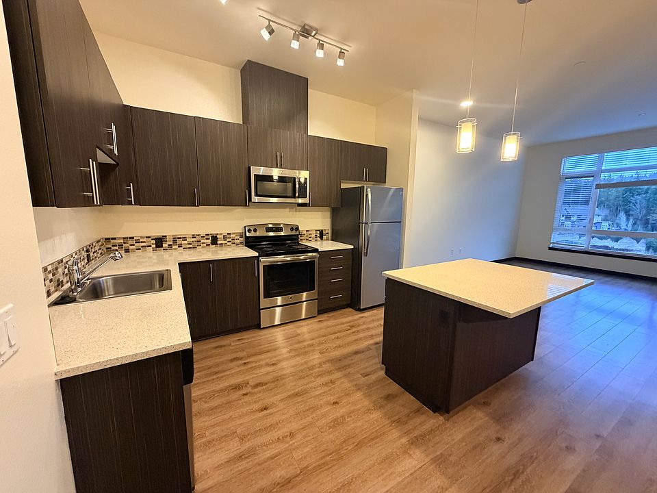 1st image of A580 8th Ave NE #601