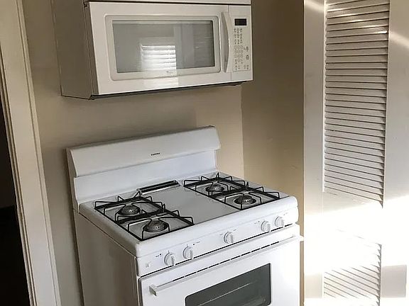 3rd image of 2728 NW 20th St #1