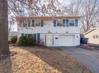 3212 Magnolia Ct, Bettendorf, IA 52722