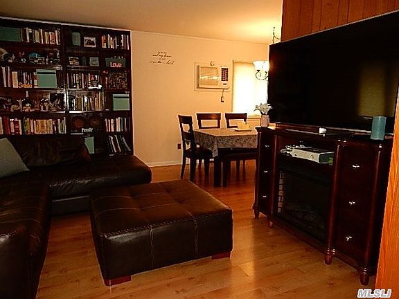 4th image of 155 Verazzano Ave