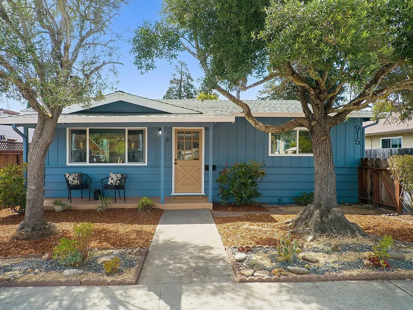 2 bed, 837 sqft, $3,550 — Photo 1
