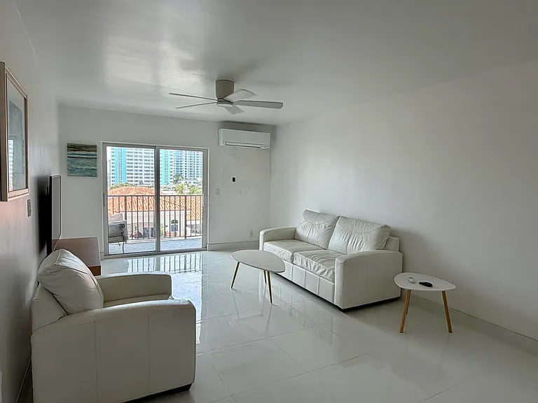 3000 Riomar St #703 — Photo 7